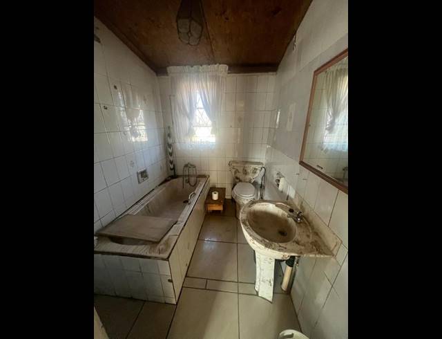 2 BEDROOM HOUSE FOR SALE IN MEADOWLANDS ZONE 3